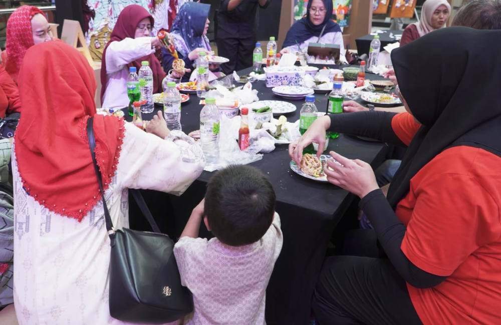PURANA 17 Renjana Perca Meriahkan Grand Indonesia