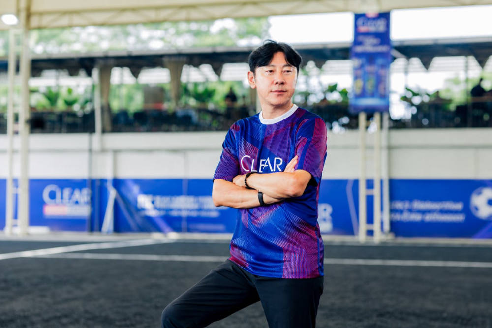 CLEAR Gandeng Shin Tae-yong Bina Talenta Muda Sepak Bola RI