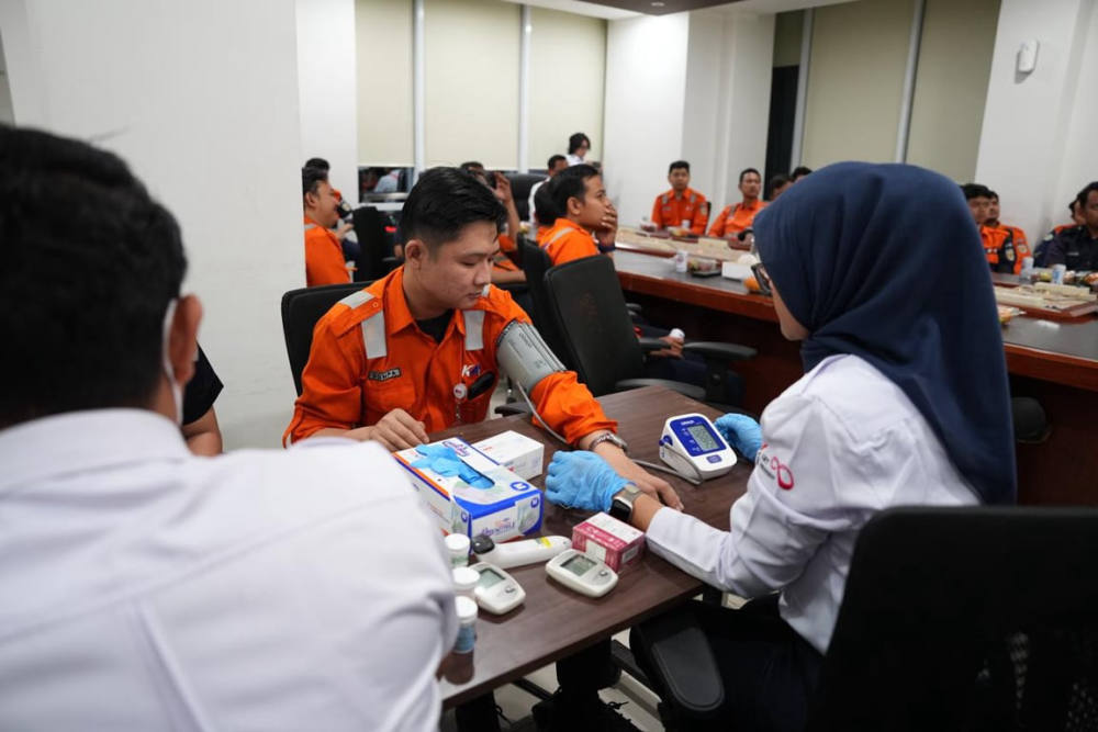LRT Jabodebek Jaga Kesehatan Petugas Shift Malam