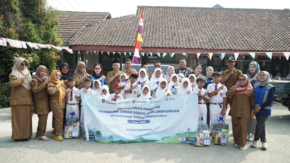 Jasamarga Tollroad Maintenance Bantu Pendidikan 3 SD Karawang