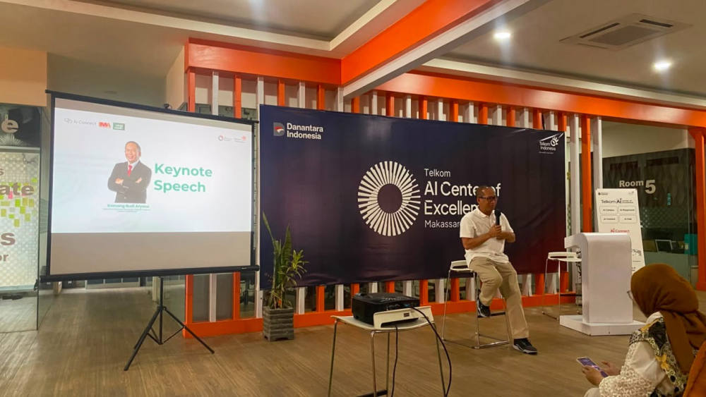Telkom AI Center Makassar Latih UMKM Bikin Konten Instagram Pakai AI