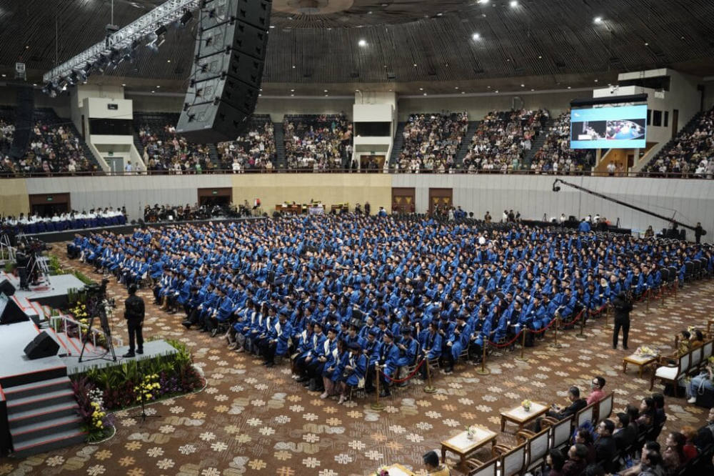 Angkatan Pertama BINUS @Semarang Resmi Diwisuda