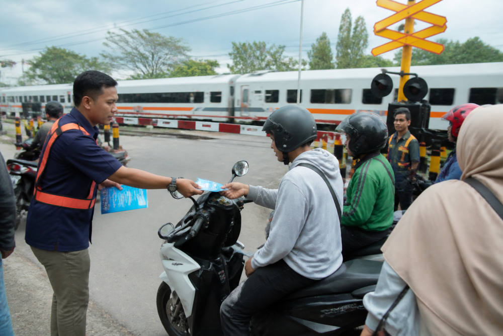 KAI Bandara Ajak Warga Waspada di Perlintasan Sebidang Wates