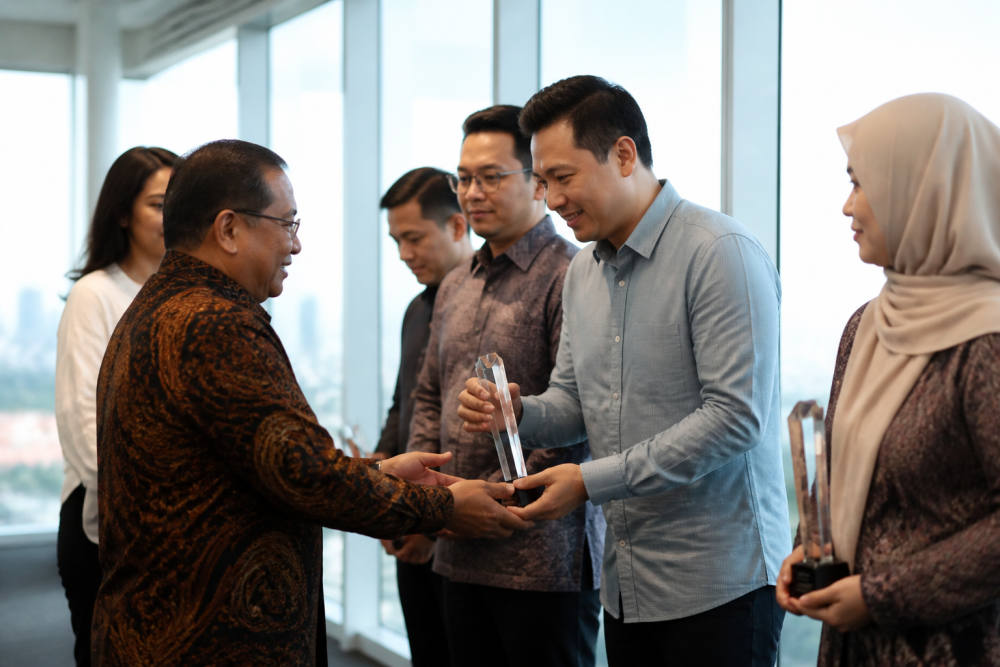 Dupoin Futures Raih 4 Penghargaan JFX-KBI atas Kinerja 2025