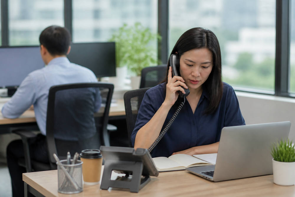 IP Phone atau Telepon Kabel, Mana Lebih Hemat untuk Bisnis? IP Phone atau Telepon Kabel, Mana Lebih Hemat untuk Bisnis?