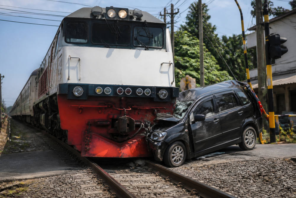 KA Srilelawangsa Tertemper Mobil di Binjai, Kereta Tetap Aman KA Srilelawangsa Tertemper Mobil di Binjai, Kereta Tetap Aman