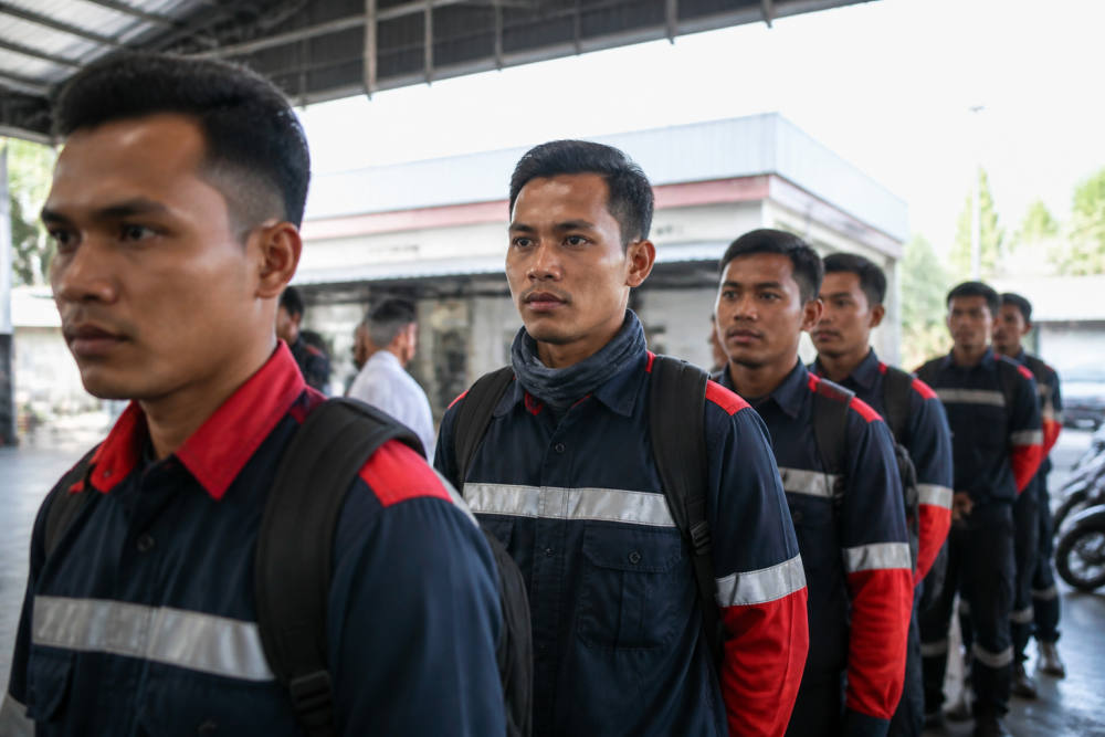 MIND ID Kirim 60 Relawan Padamkan Karhutla di Mempawah MIND ID Kirim 60 Relawan Padamkan Karhutla di Mempawah