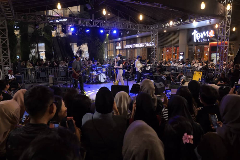 Dikta Tampil di Jam Session Grand Galaxy Park Bekasi Dikta Tampil di Jam Session Grand Galaxy Park Bekasi
