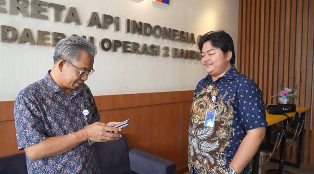 Motor Nyaris Tertabrak KA Feeder di Cimahi, KAI Beri Penjelasan