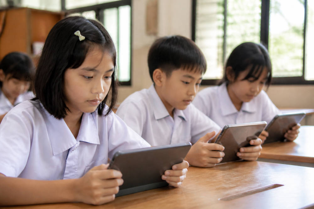 PaperSmart: Tablet Dual-Mode dengan Tutor AI EdPrep.ai untuk Pelajar