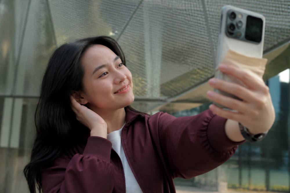 itel A300+ Resmi Rilis: HP 2 Layar, Selfie dengan Kamera Utama