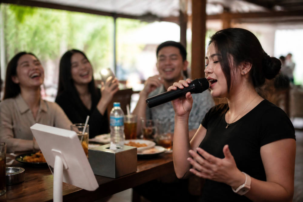 Karaoke dan Resto Kini Satu Paket: Tren Hybrid Musictainment