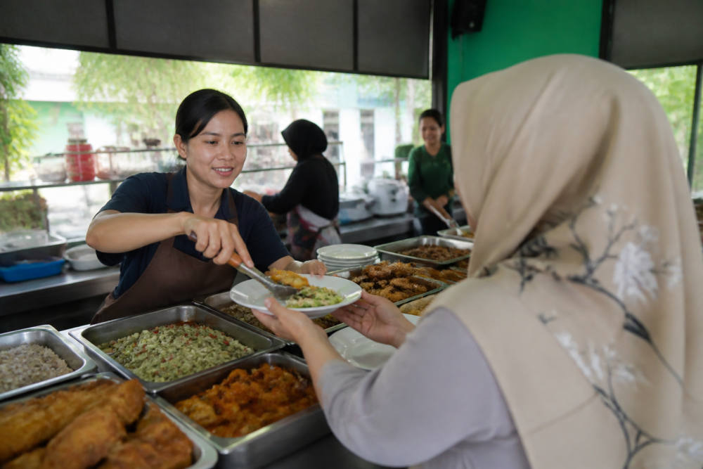SUCOFINDO Gratiskan Sertifikasi Halal bagi 22 Tenant Kantin Kemenhut