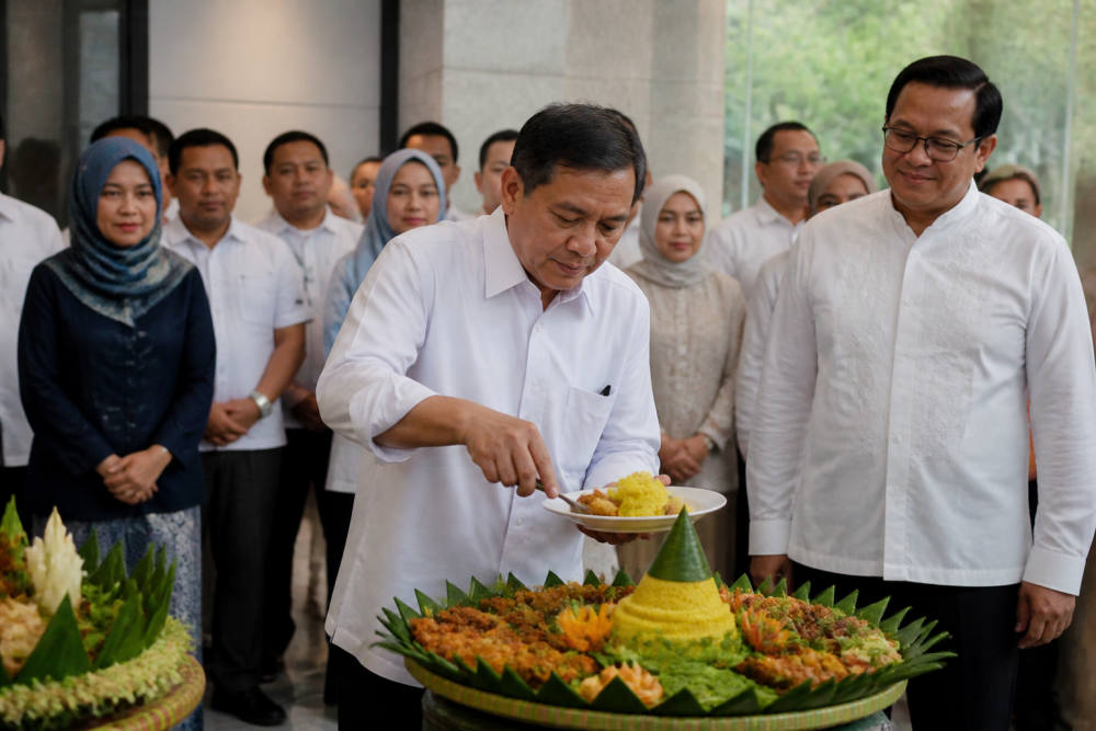 Syukuran Gedung Baru BRI Region 6: Pengajian Jumat dan Potong Tumpeng Syukuran Gedung Baru BRI Region 6: Pengajian Jumat dan Potong Tumpeng