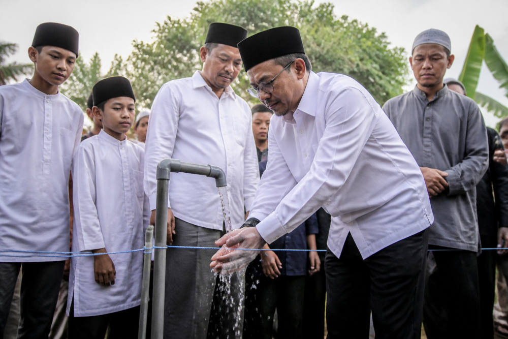 SUCOFINDO Bangun Sumur Bor di Dua Pesantren Cirebon untuk Air Bersih