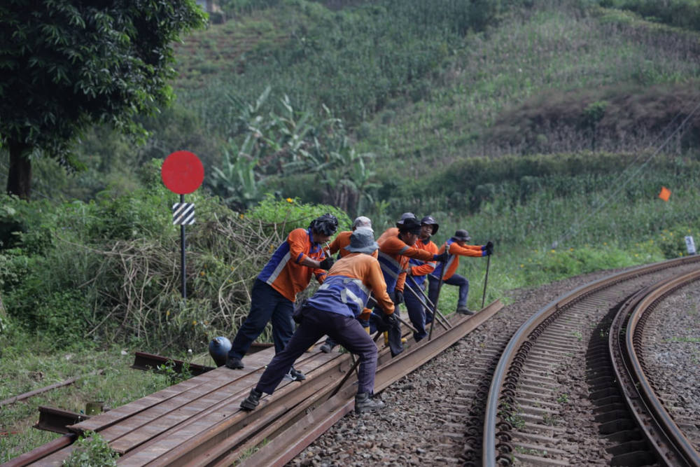 KAI Daop 2 Bandung Pantau 59 Titik Rawan Jalur KA Jelang Musim Hujan