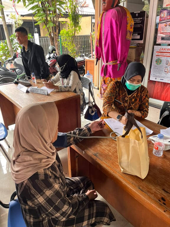 PLN NPC Bagikan 200 Paket Kesehatan dan Gizi Anak di Jakarta Selatan